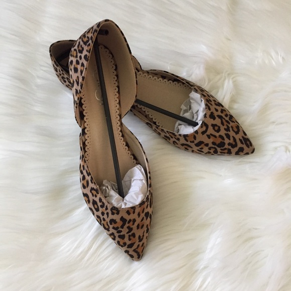 LAST! NEW! Leopard Print Flats - Picture 5 of 6